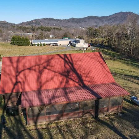 Beautiful View! Log Cabin,Fireplace,Hot Tub,Arcade,Pool,Fishing Sevierville Exterior photo