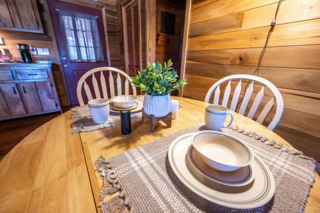 Beautiful View! Log Cabin,Fireplace,Hot Tub,Arcade,Pool,Fishing Sevierville Exterior photo