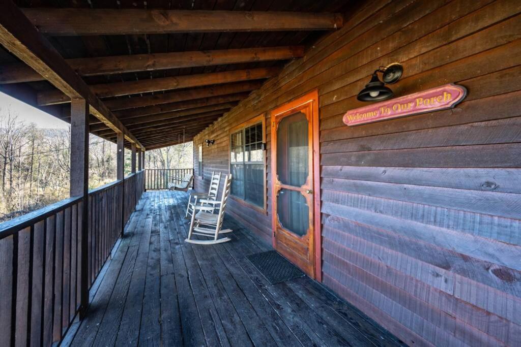Beautiful View! Log Cabin,Fireplace,Hot Tub,Arcade,Pool,Fishing Sevierville Exterior photo