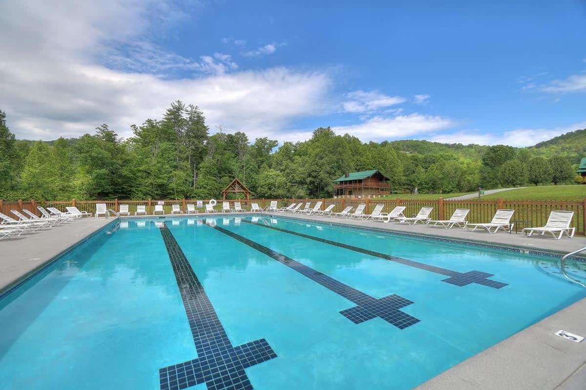Beautiful View! Log Cabin,Fireplace,Hot Tub,Arcade,Pool,Fishing Sevierville Exterior photo