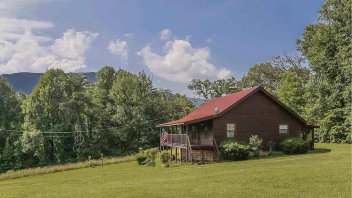 Beautiful View! Log Cabin,Fireplace,Hot Tub,Arcade,Pool,Fishing Sevierville Exterior photo