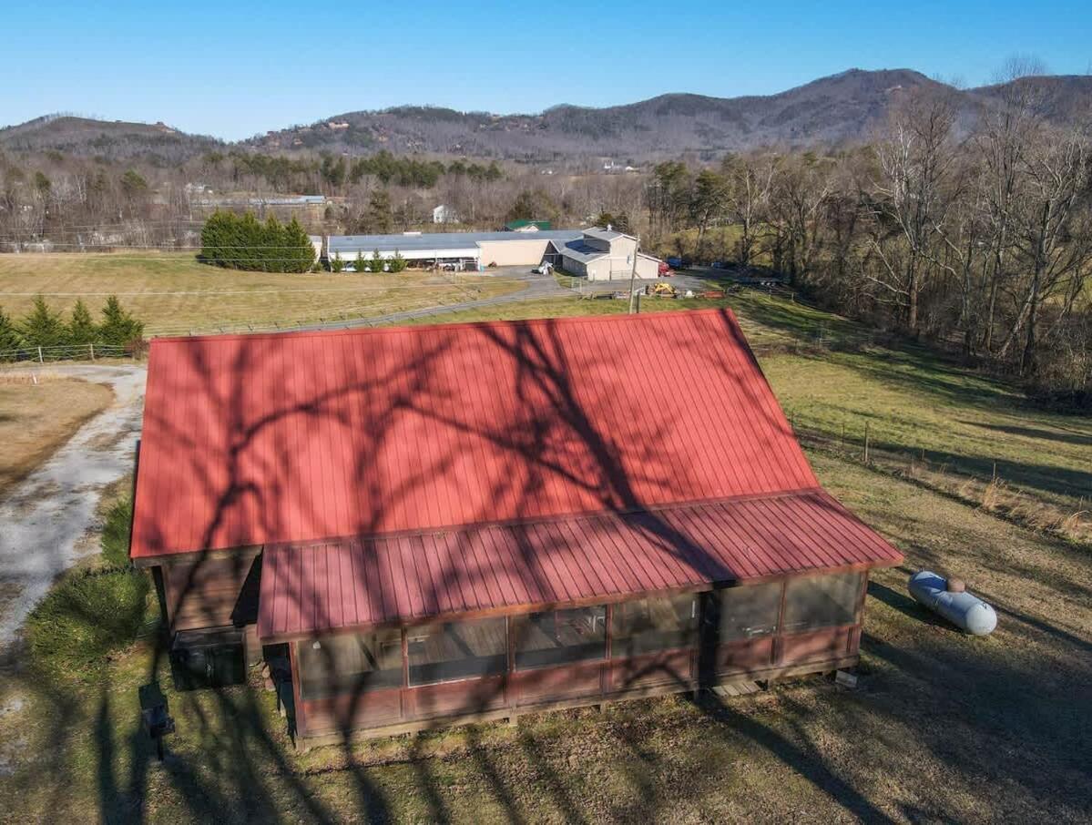 Beautiful View! Log Cabin,Fireplace,Hot Tub,Arcade,Pool,Fishing Sevierville Exterior photo