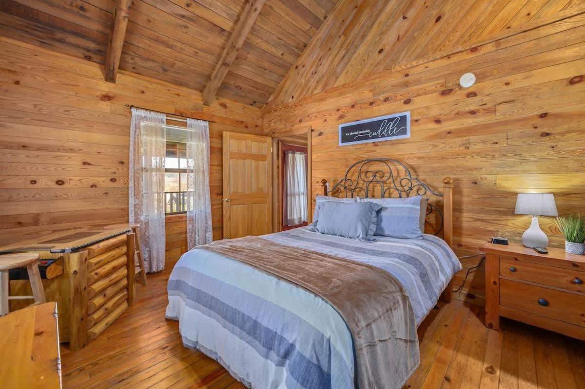 Beautiful View! Log Cabin,Fireplace,Hot Tub,Arcade,Pool,Fishing Sevierville Exterior photo