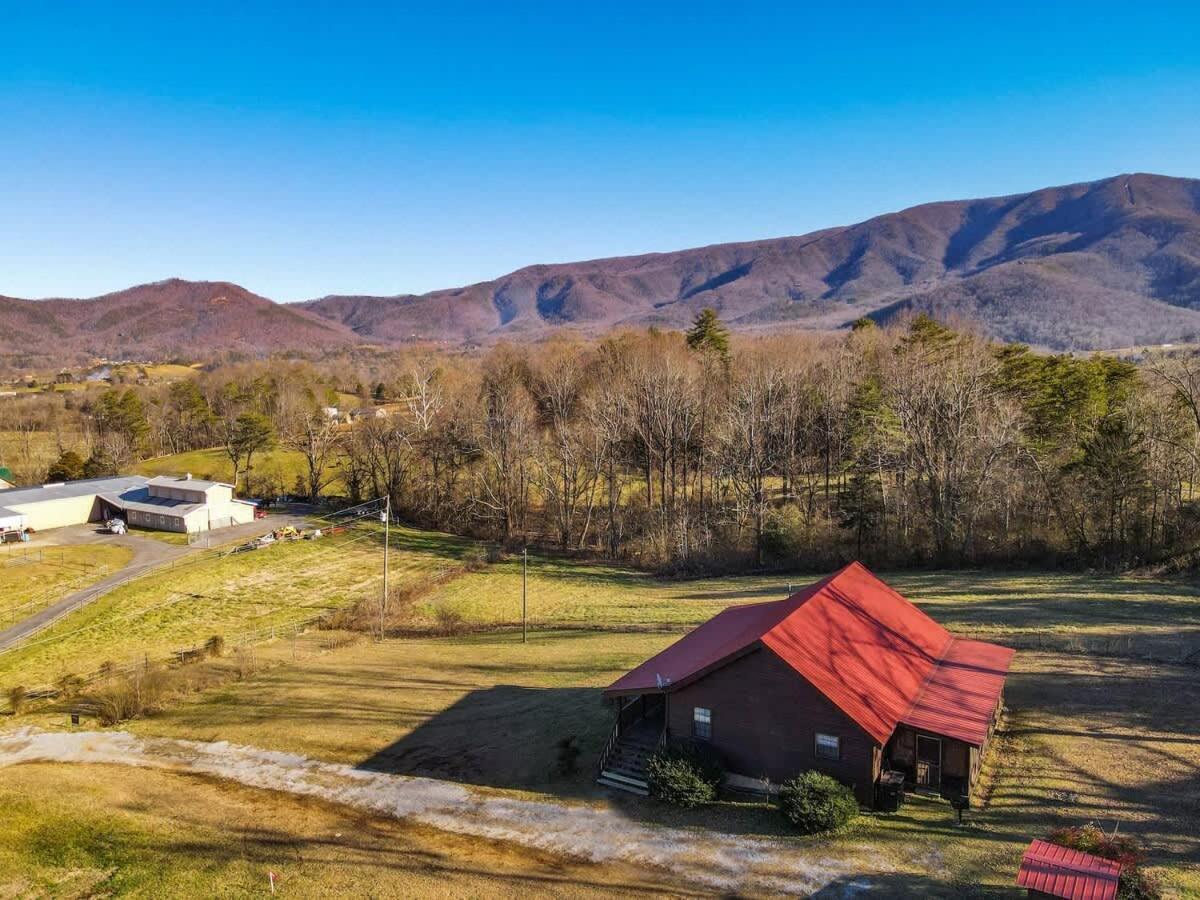 Beautiful View! Log Cabin,Fireplace,Hot Tub,Arcade,Pool,Fishing Sevierville Exterior photo