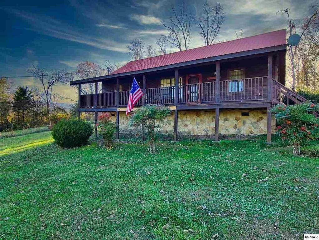 Beautiful View! Log Cabin,Fireplace,Hot Tub,Arcade,Pool,Fishing Sevierville Exterior photo