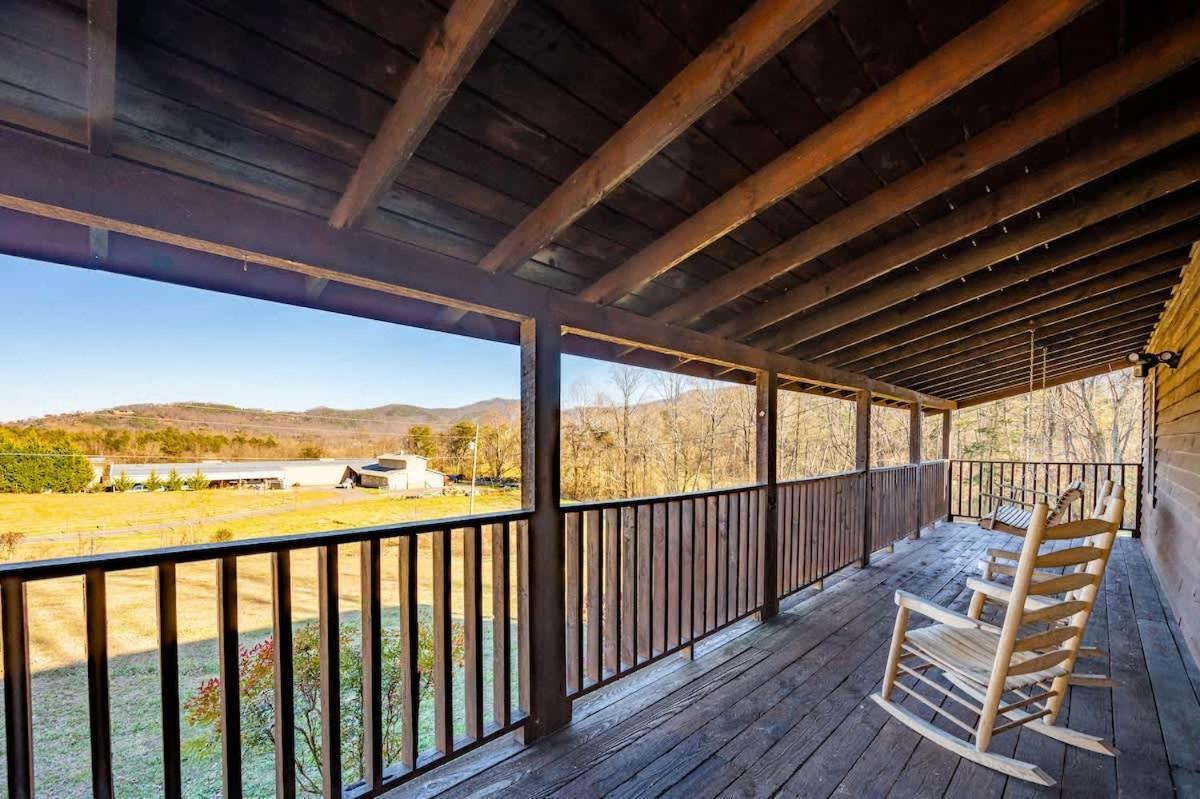 Beautiful View! Log Cabin,Fireplace,Hot Tub,Arcade,Pool,Fishing Sevierville Exterior photo